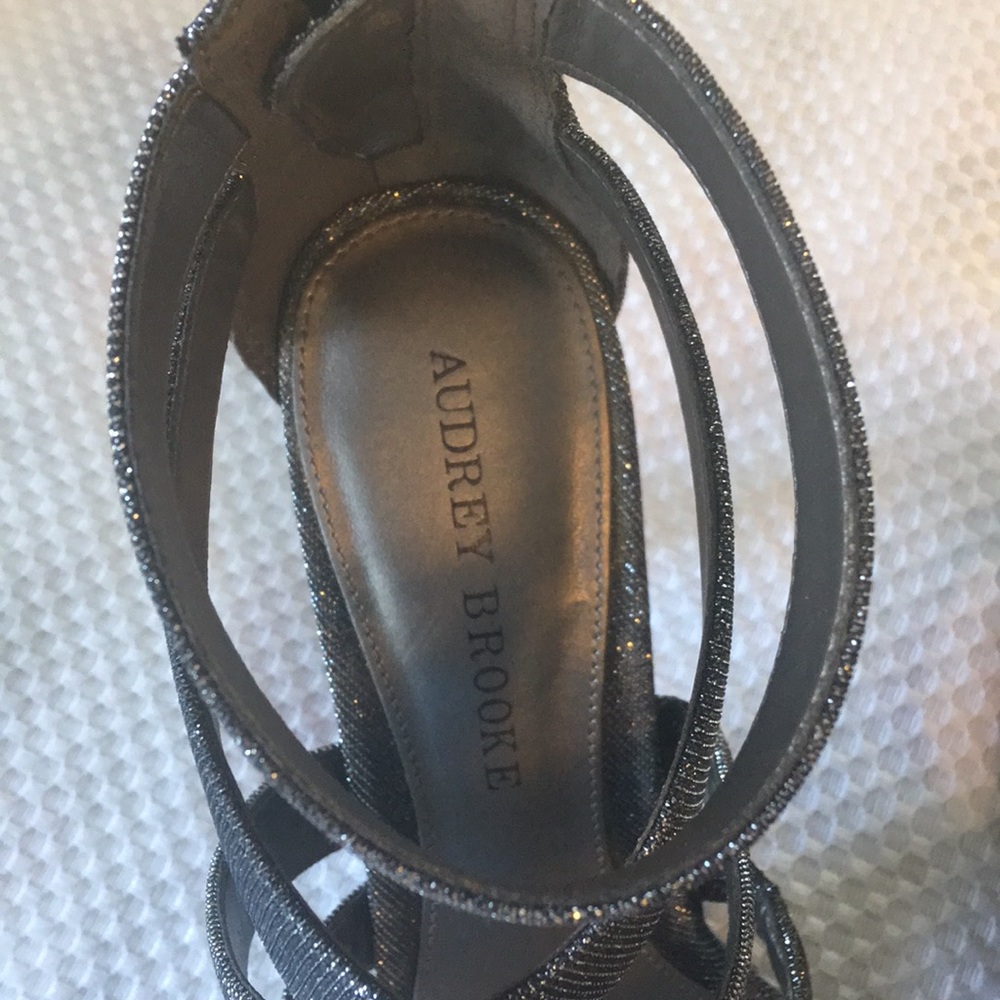 Heels - Picture 3 of 3